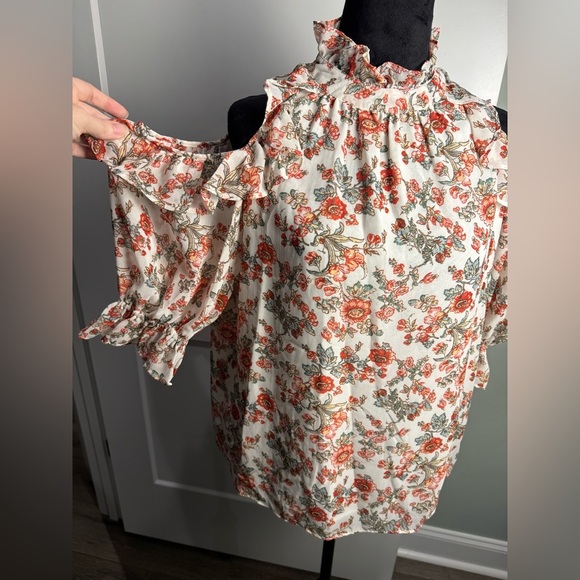 MAX STUDIO Floral Cold-Shoulder Top ruffled high neck  puff sleeves - Picture 3 of 9